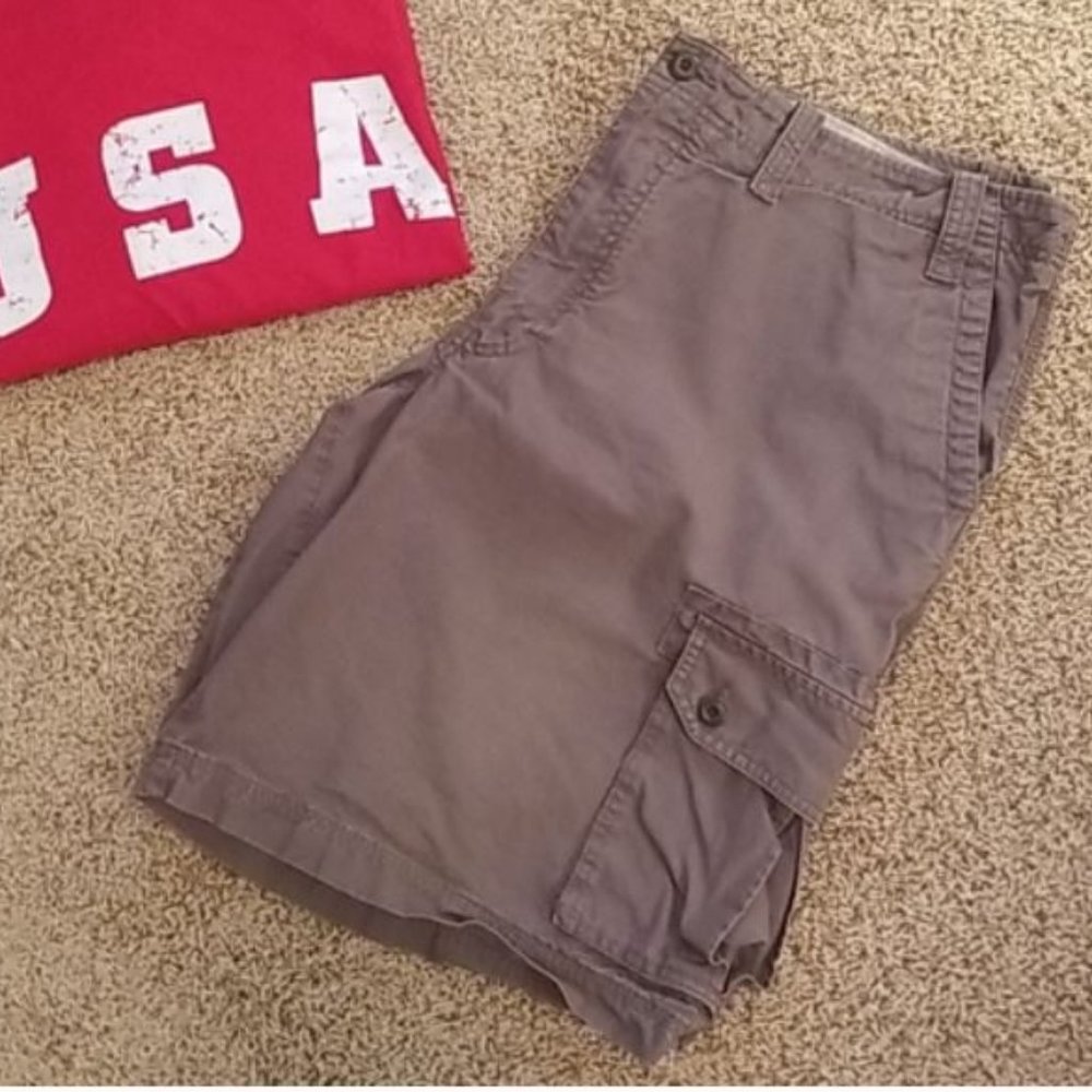 Eddie Bauer size 42 cargo shorts